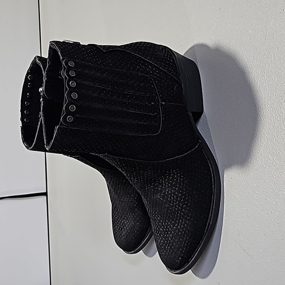 Blowfish black size 7 booties - Picture 1 of 6